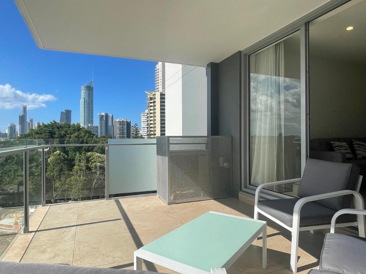 Serenity Surfers Paradise Gold Coast Exterior foto